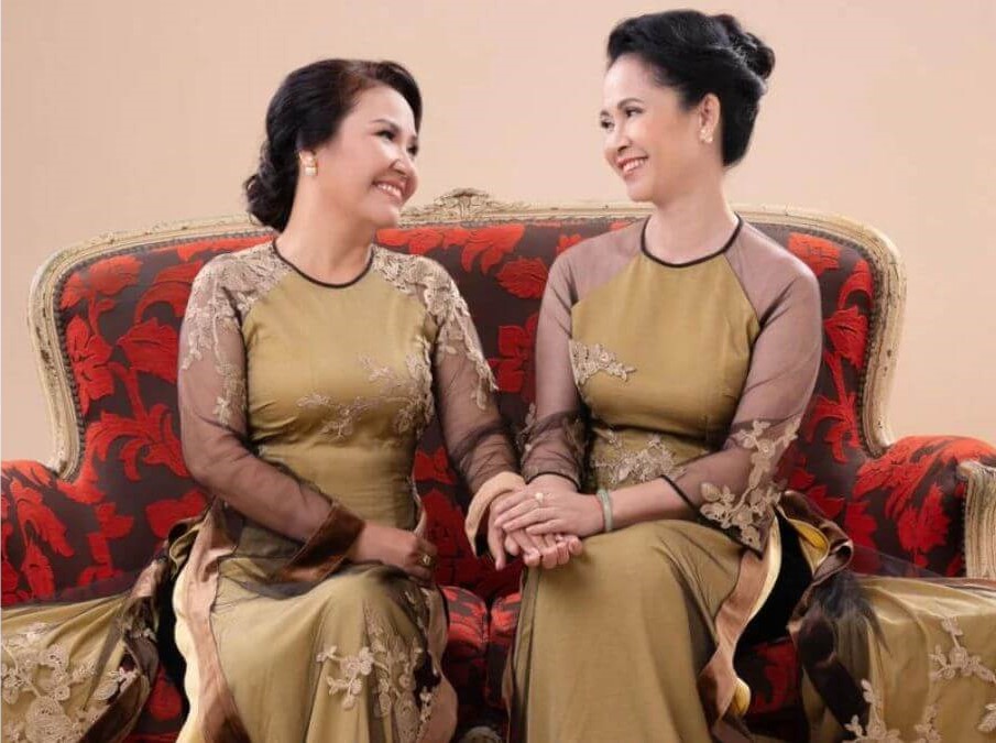 Chọn kiểu tóc mặc áo dài cho người trung niên​ phù hợp sẽ mang đến nét đẹp thanh lịch, sáng trọng