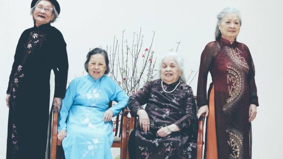 Những mẫu áo dài cho bà ngoại thường mang nét đẹp kín đáo